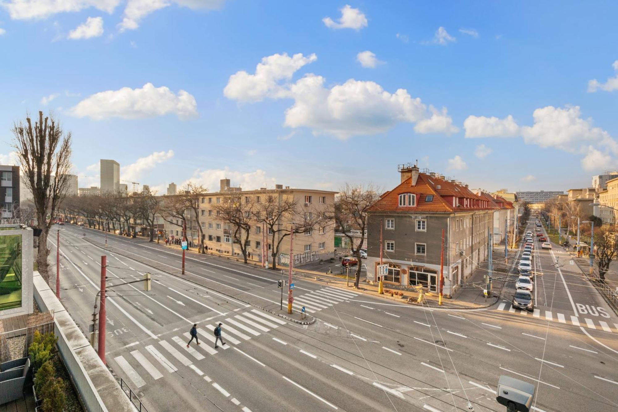 Lam Safari - Balcony - Ac - Free Parking Apartment Bratislava Exterior photo
